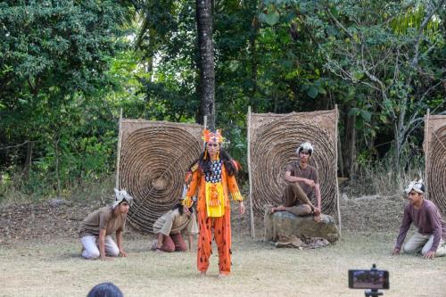 Sher Khan comes for the man cub 